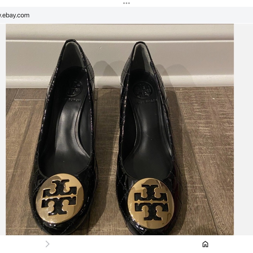 Tory Burch Quinn Black and Gold Heels with Signature Design size 8